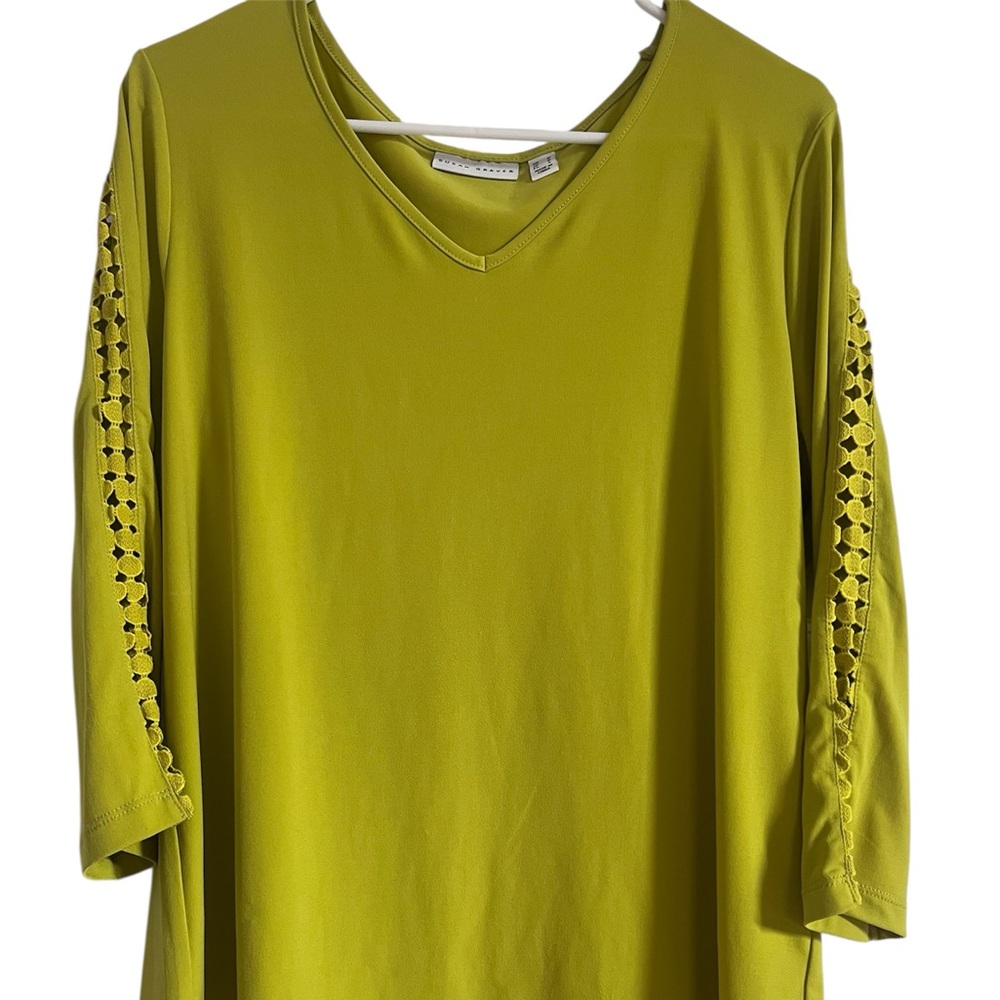 Susan Graver Essentials Lime Green V-Neck 3/4 sleeve shirt liquid knit size M